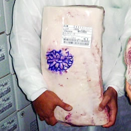 神戸ビーフに認定された牛肉には「のじぎく」の紋章が捺されます。